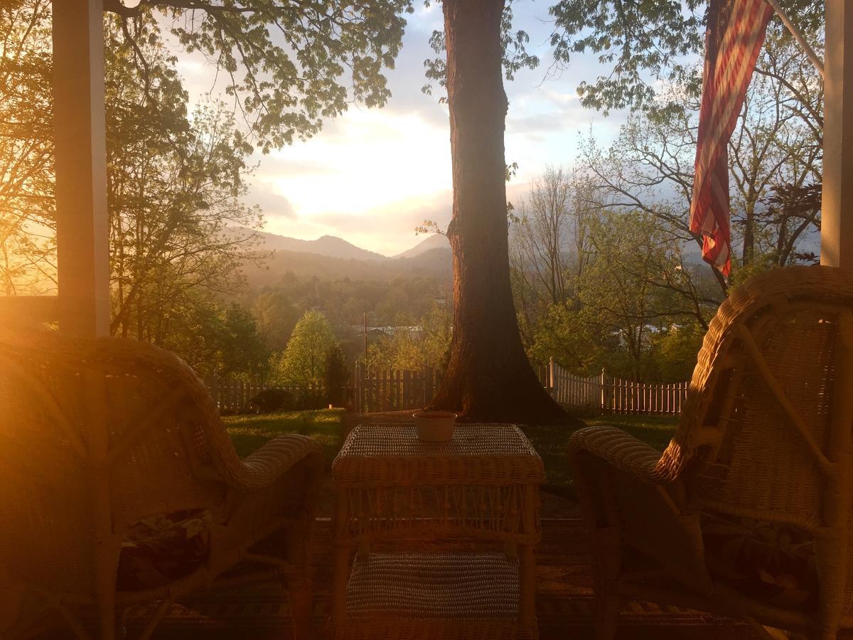 Oak Hill On Love Lane Bed And Breakfast Inn Waynesville Exteriér fotografie
