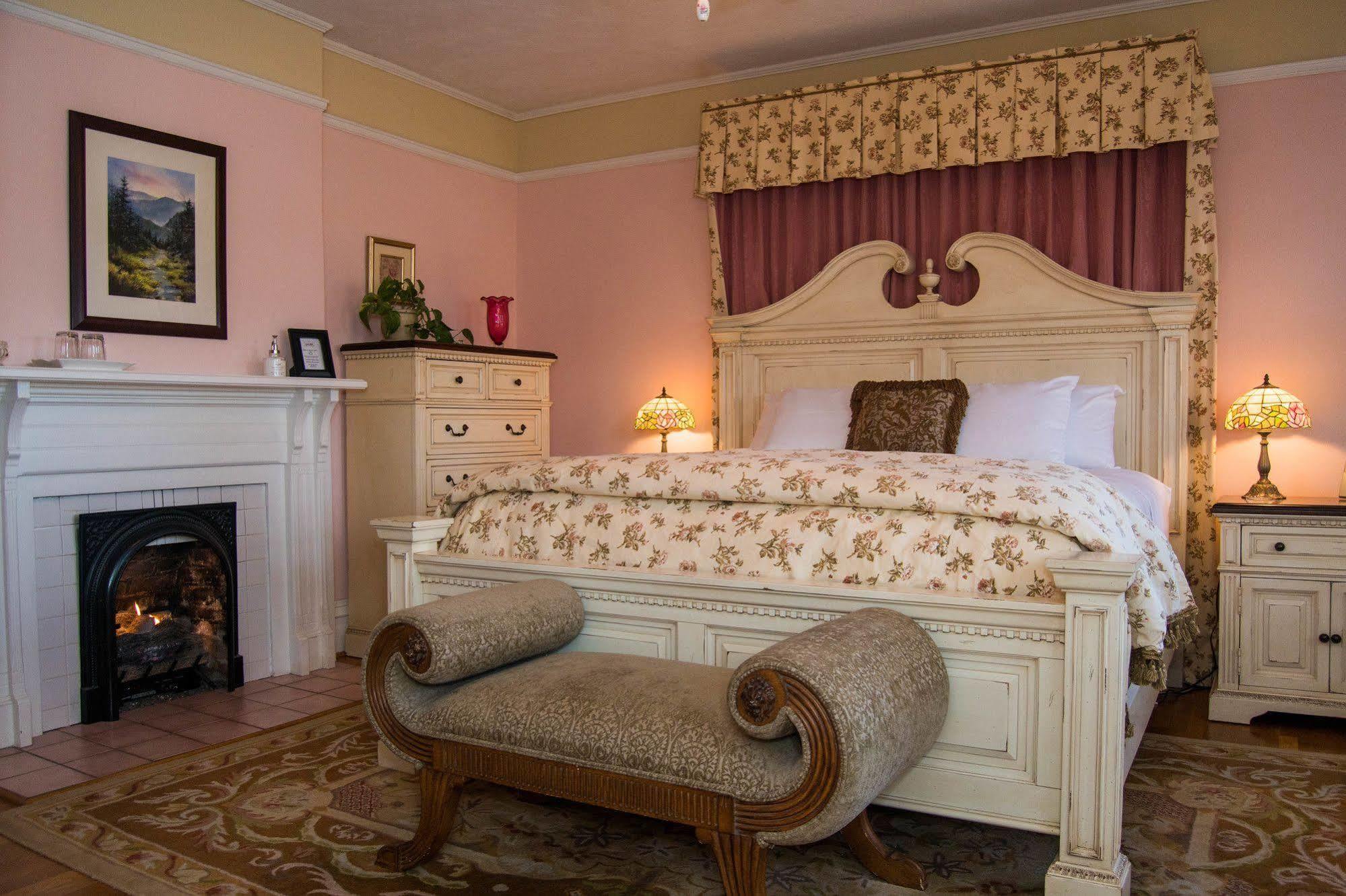 Oak Hill On Love Lane Bed And Breakfast Inn Waynesville Exteriér fotografie